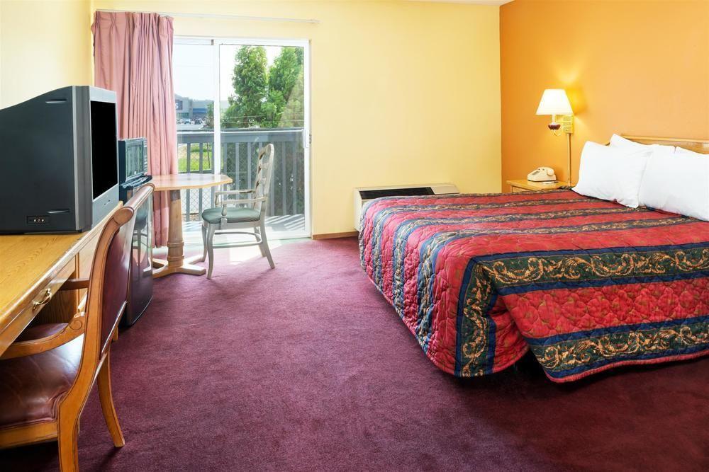 Howard Johnson By Wyndham Spokane Ngoại thất bức ảnh